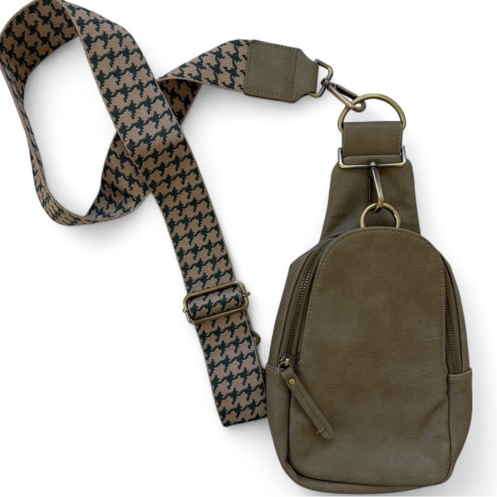 ❗️SOLD❗️ Urban Originals Anthropology Liberty Sling Bag.
